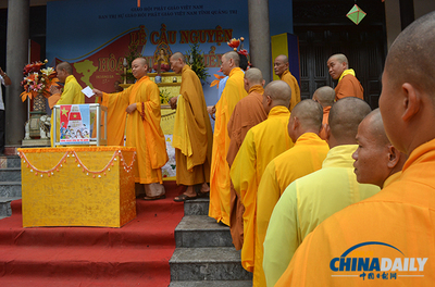 越南廣治省4000佛子祈求南海和平